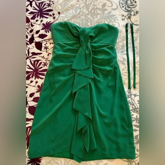 BCBGMAXAZRIA
PRE-OWNED | Bustier Dress
Emerald Green Edition - Picture 3 of 5